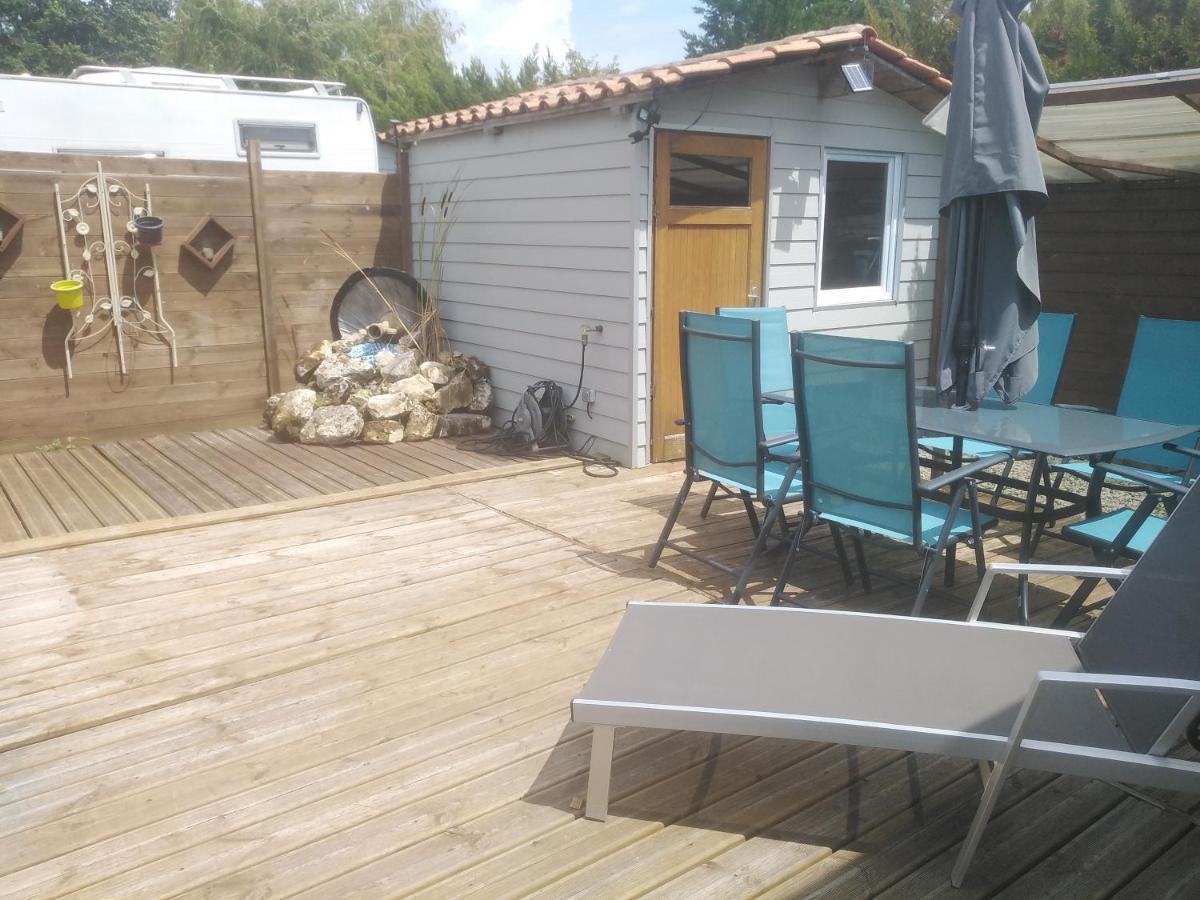 Bonheur Villa Medis Bagian luar foto
