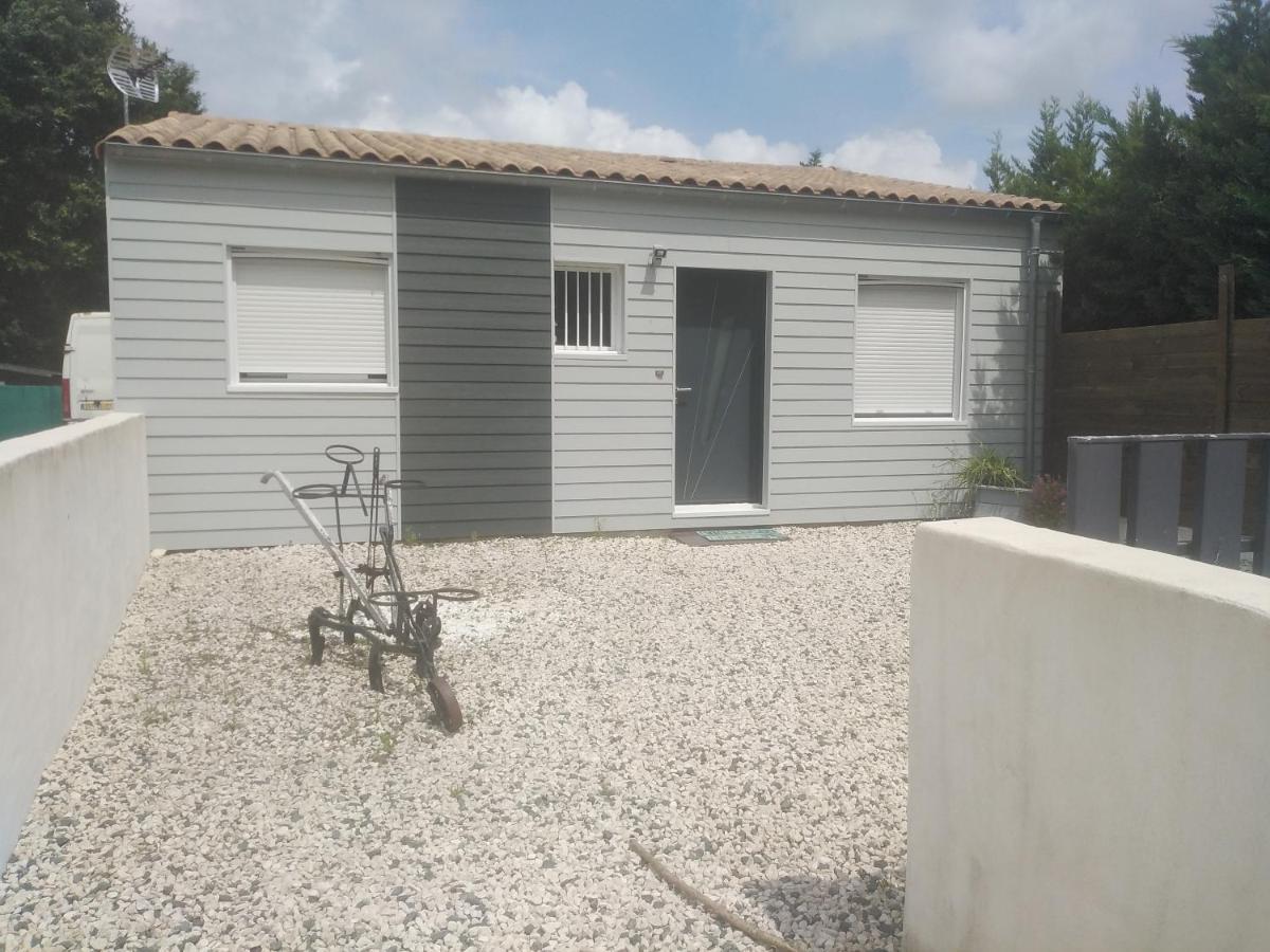 Bonheur Villa Medis Bagian luar foto