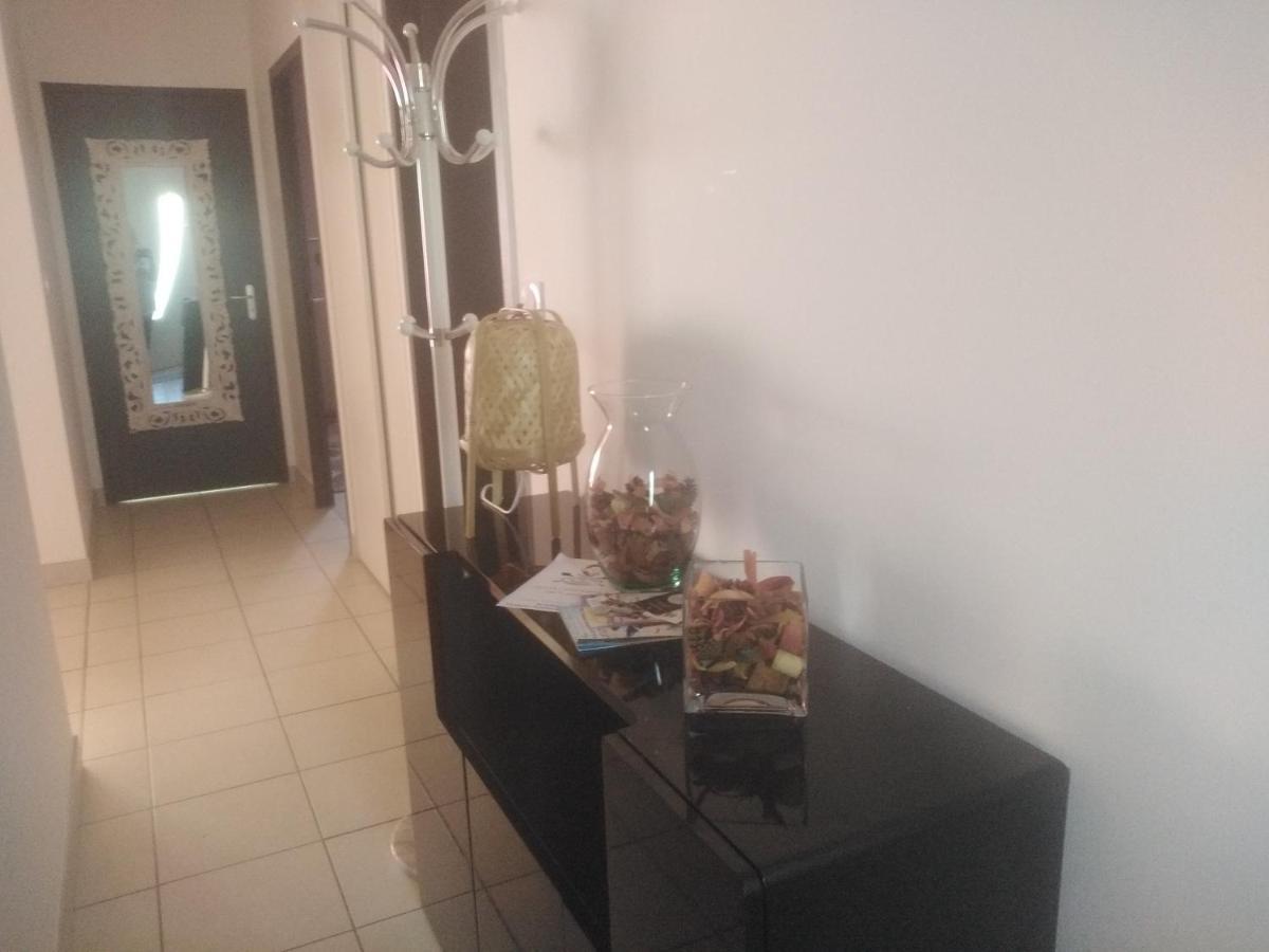 Bonheur Villa Medis Bagian luar foto